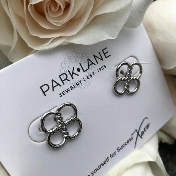 Park Lane Silver Clover Studs- New - Picture 2 of 2
